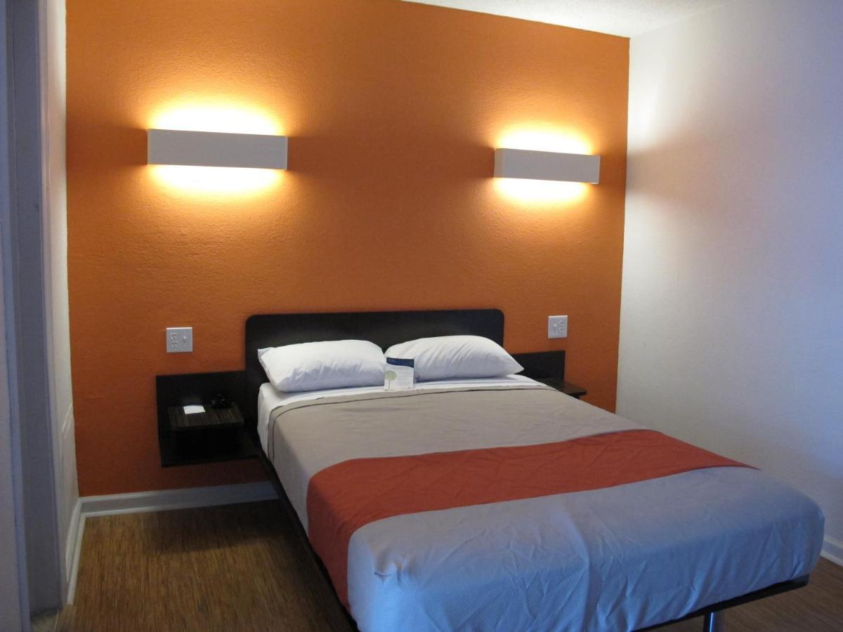 Motel 6 Baltimore Md Room photo